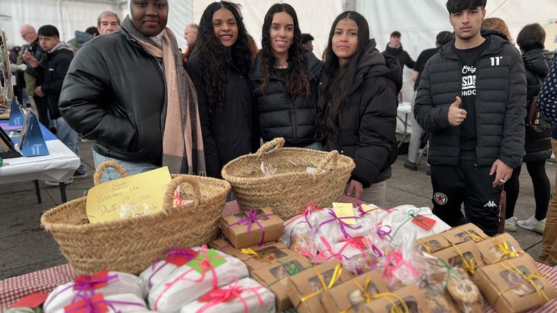 410 ikasenpresa aurkeztu dituzte gaur goizean Untzagan eta Txaltxa Zelaian