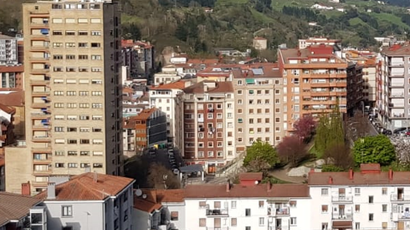 5.740 pertsona kutsatuta daude EAEn, horietako 104 Debabarrenean