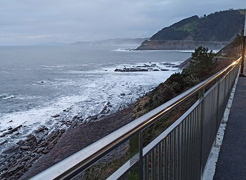 [5. IBILBIDEA] Itsas-ertzeko pasealekua