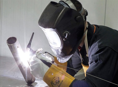 %50 kontratatzeko konpromisoa duen TIG Soldadura ikastaroa Armeria Eskolan