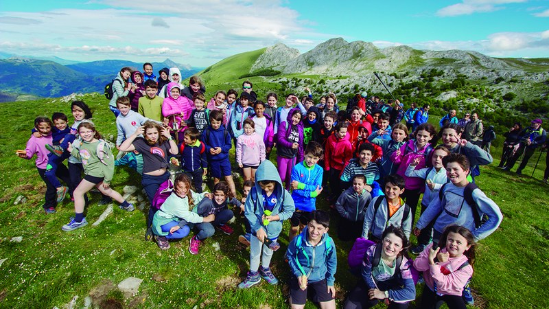 53 haurrek hartu dute parte ikasturteko azken mendi irteeran