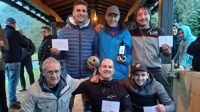 70 bolarik hartu zuten parte Soraluzeko San Andres bolatokian