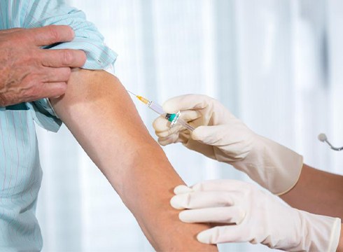 74-79 urtekoentzako web bidezko hitzordua ireki du Osakidetzak