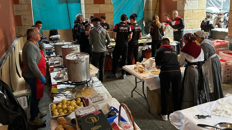 762 zenbakiak irabazi du Urbat waterpolo taldearen San Andres eguneko otarra