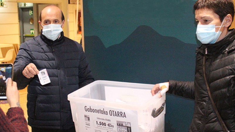 7.642 zenbakiari egokitu zaio …eta kitto!-ren Gabonetako otarra