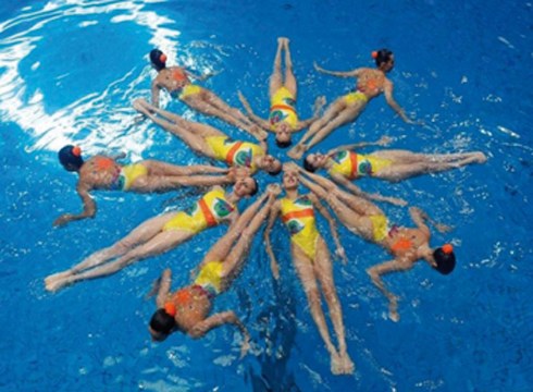 Larunbatean hasiko dituzte igeriketa artistikoaren entrenamenduak