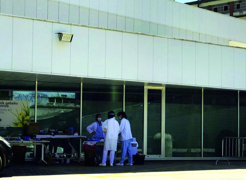 93 kasu berri Gipuzkoan, 92 Bizkaian eta 10 Araban, kutsatzeen %43 10-19 urte bitartekoen artean