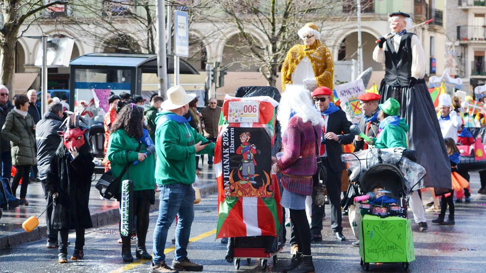 Abian da Eibarko Aratosteetarako kartel lehiaketa, Udalak antolatuta