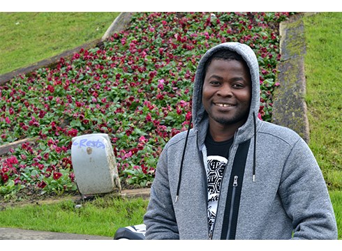 Adama Thiam, Eibar apaintzen