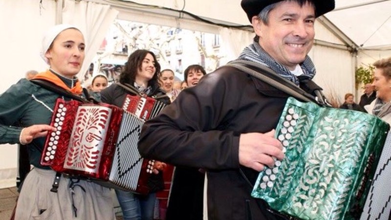 Adolfo Jainaga soinujole eta irakaslea omenduko dute gaur Mallabian