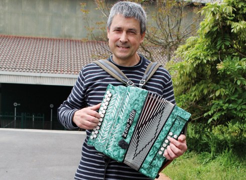 Adolfo Jainaga, soinujolea: ”Gaur egungo figurak herrietako ikasleak dira“