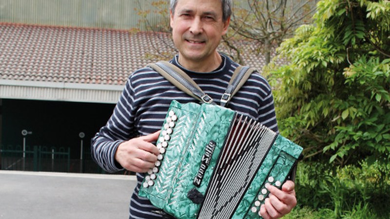 Adolfo Jainaga, soinujolea: ”Gaur egungo figurak herrietako ikasleak dira“