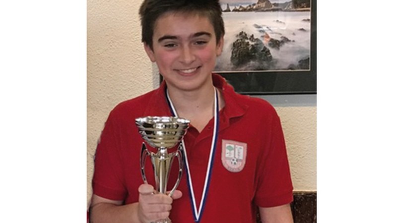 Adrian Martinikorena (xakelaria): “50 urtekoen aurka jokatu eta irabazteko gauza garela ikusteak asko aberasten gaitu gazteok”