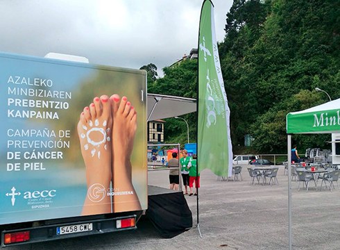 AECC Gipuzkoaren azaleko minbiziaren aurkako prebentzio kanpaina eguaztenean ailegatuko da Eibarrera