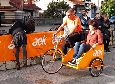 AEK euskaltegiaren bizidekarra ibiliko da gaur arratsaldean Untzagan