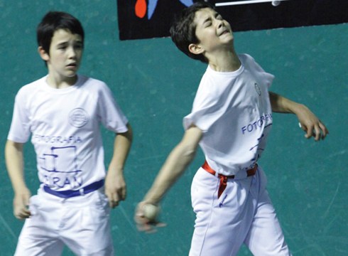 Afizionatuen mailako pilota jaialdia gaur Astelenan, profesionalena domekan