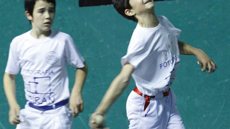 Afizionatuen mailako pilota jaialdia gaur Astelenan, profesionalena domekan