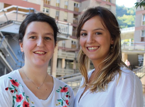 Maialen Lado eta Olatz Mandiola: “Aginagako jaietan umeen jolasak antolatzen ditugu eta edozertan laguntzen dugu”