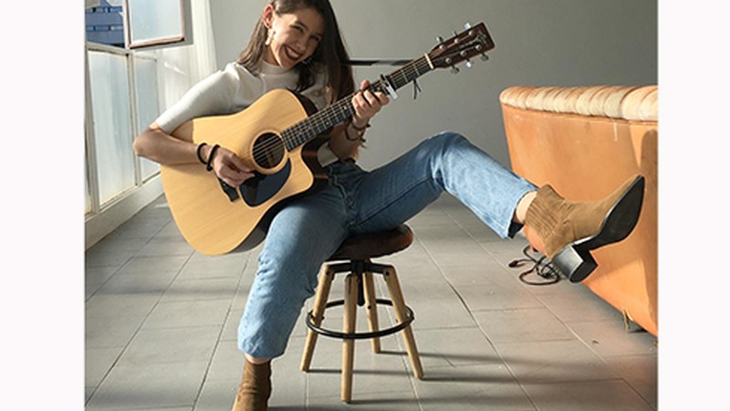 Ainhoa Arroitajauregi abeslari eibartarrak kontzertua emango du bihar Txaltxa Zelaian