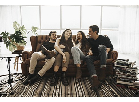 Ainhoa Arroitajauregi, musikaria: “Euskarazko abestiak egiteko gogoa dugu”