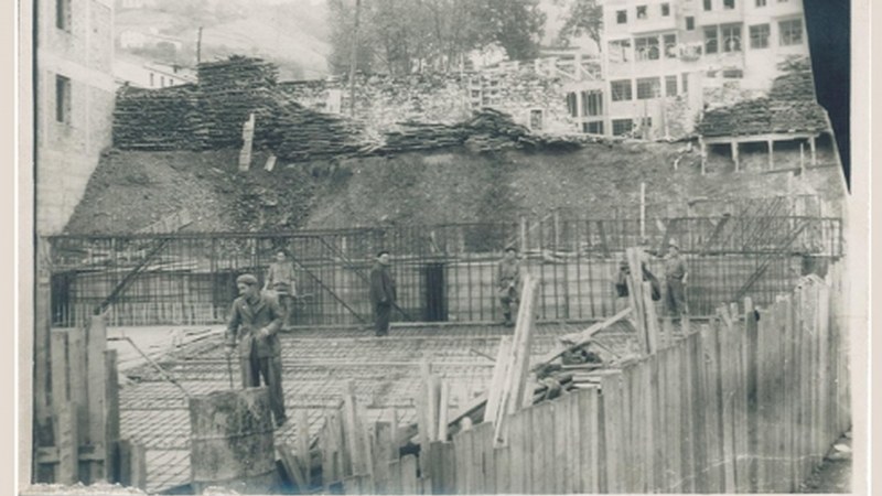 Aintzinako Eibarko argazkien erakusketa bihartik aurrera Untzagako jubilatu etxean