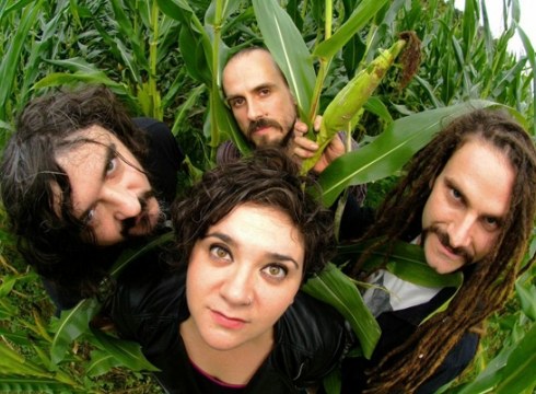 Aiora Renteria (Zea Mays): "Indarrez beteriko kontzertua eskainiko dugu"