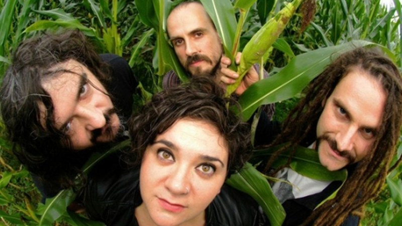 Aiora Renteria (Zea Mays): "Indarrez beteriko kontzertua eskainiko dugu"