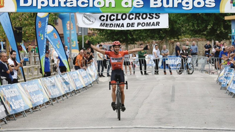 Aitor Hernandez txirrindulariak zazpi garaipen lortu ditu ziklo-kros denboraldian