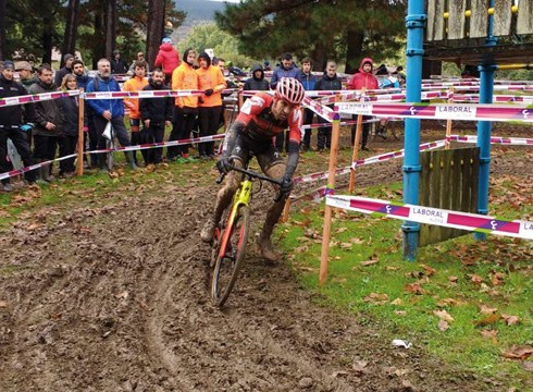 Aitor Hernandezek denboraldiko bosgarren garaipena eskuratu zuen