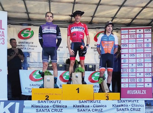 Aitor Hernandezek ziklo-kros denboraldiko hirugarren garaipena lortu zuen Legazpin