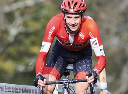 Aitor Hernandezek ziklo-kroseko Bizkaiko txapela jantzi zuen Abadiñon