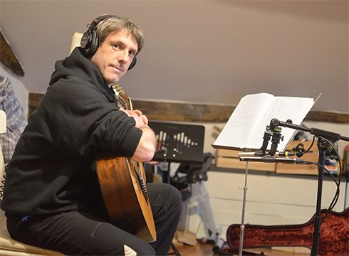 Aitor Huergok “Barruko Paisaiak” diskoa aurkeztuko du maiatzaren 18an Kultun emango duen kontzertuan