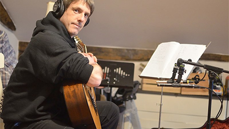 Aitor Huergok “Barruko Paisaiak” diskoa aurkeztuko du maiatzaren 18an Kultun emango duen kontzertuan