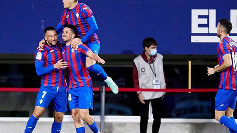 Aketxeren gol zoragarri batekin promozioko kanporaketa alde jarri zaio Eibar KE-ari domekara begira