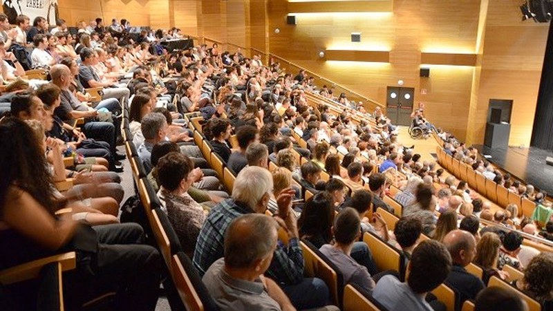 Alaia Martin Etxebeste irabazle suertatu zen jendez betetako Coliseo antzokian