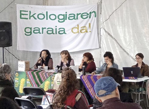 Alaitz Ajuriagerra, Ekotopaketak: “Komunitateak birsortzean datza gakoa, indibidualismoa baztertzean