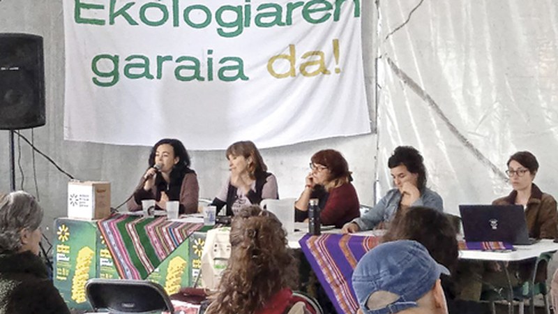 Alaitz Ajuriagerra, Ekotopaketak: “Komunitateak birsortzean datza gakoa, indibidualismoa baztertzean