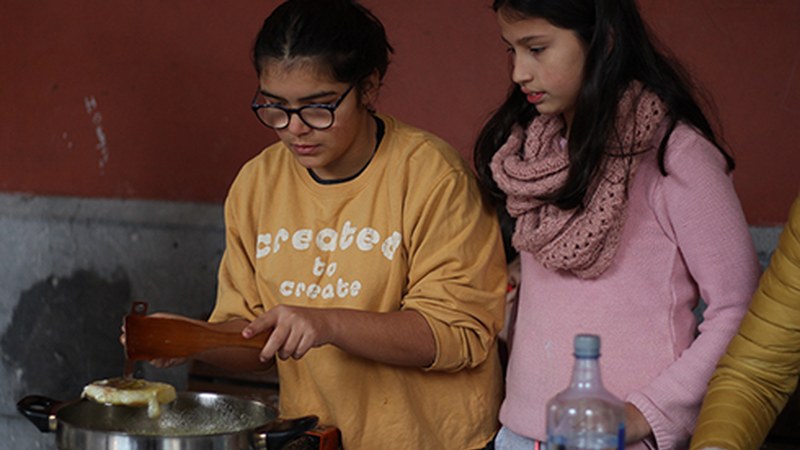 Alaitz Zabalak eta Sabrina El Ayadik jantzi zuten txapela Eskolarteko Bakailao Txapelketan