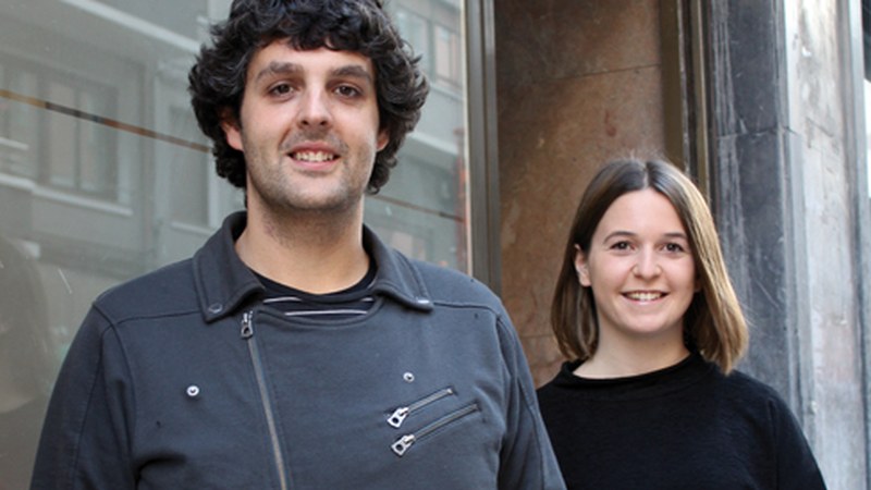 Alazne Agirre eta Aitor Basurto (gizarte hezitzaileak): “Bazterketa soziala izateko arriskuan dauden gazteei laguntzen diegu”