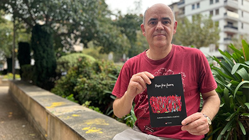 Alberto Egurrola, idazlea: “Azalaren azpian bizi gara, babes gutxi hainbeste negurentzat”