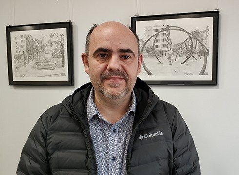 Alberto Egurrola, marrazkilaria: “Azitaingo gasolindegian ere badago edertasuna”