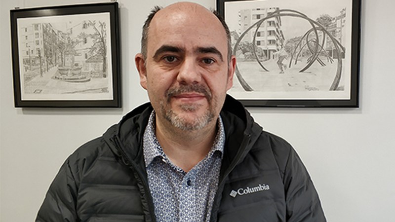 Alberto Egurrola, marrazkilaria: “Azitaingo gasolindegian ere badago edertasuna”