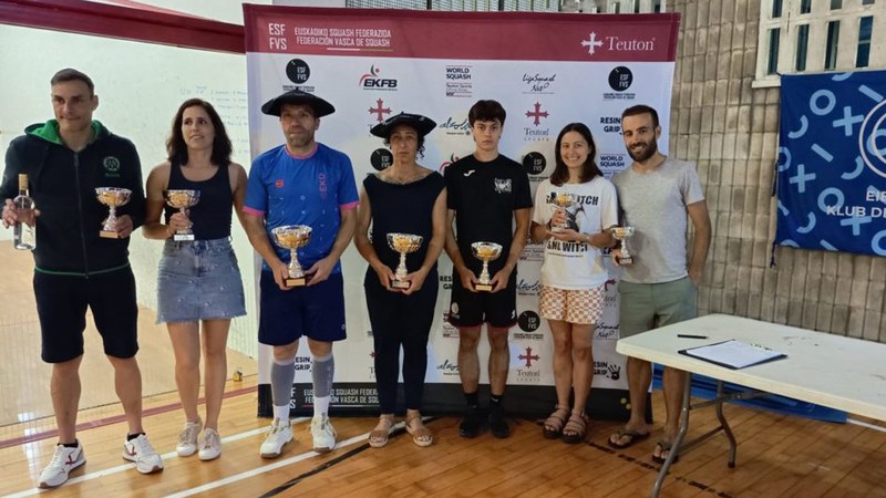 Alberto Ferreiro eta Ione Iturria garaile Sanjuanetako Eibarko Squash Txapelketan