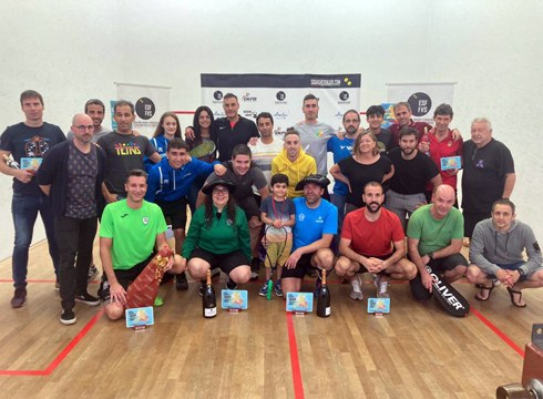 Alberto Ferreirok Euskadiko squash txapela jantzi du Eibarko txapelketaren bezperetan