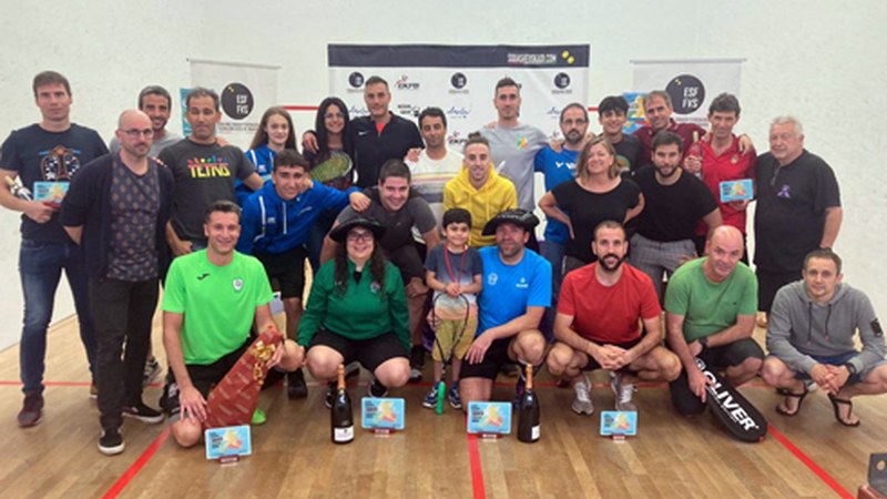 Alberto Ferreirok Euskadiko squash txapela jantzi du Eibarko txapelketaren bezperetan