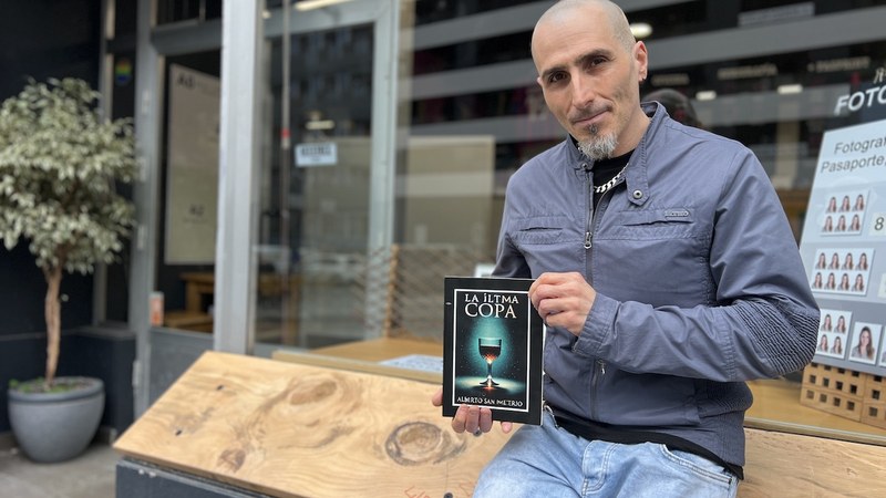 ALBERTO SAN EMETERIO: “Bidean galdu ditudan lagunen omenez idatzi dut ‘La íltma copa’ eleberria”