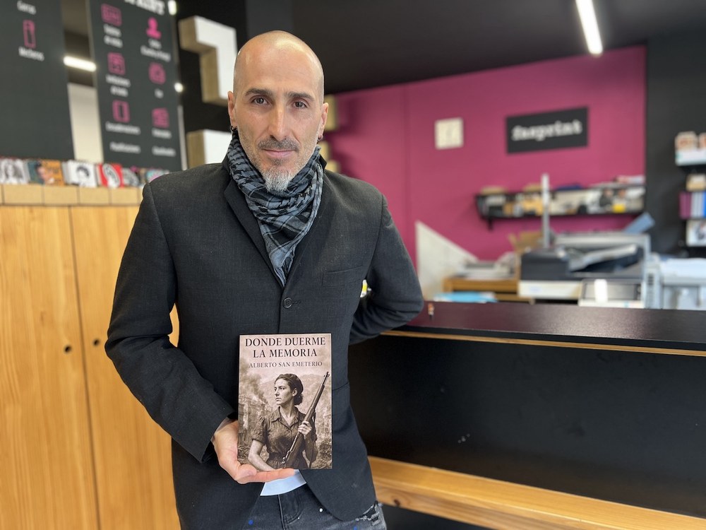 Alberto San Emeterio: “Liburu honekin pozik nago, behingoz gustatzen zaidana idazten ari naizelako: Eibarko historia”