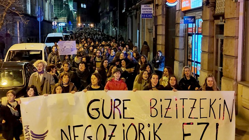 Emakumearen Nazioarteko Eguneko manifestazioak jendetza elkartu du