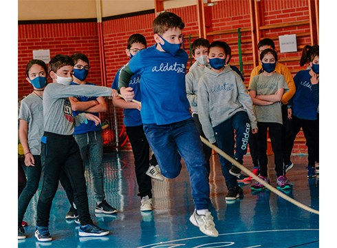 Aldatze ikastetxeko ikasleek 'Hiriburuak' izeneko jolasa proposatu digute