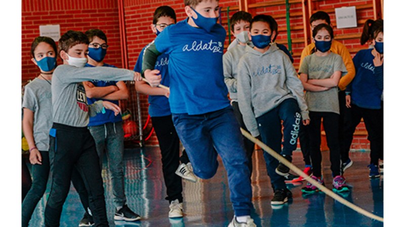 Aldatze ikastetxeko ikasleek 'Hiriburuak' izeneko jolasa proposatu digute